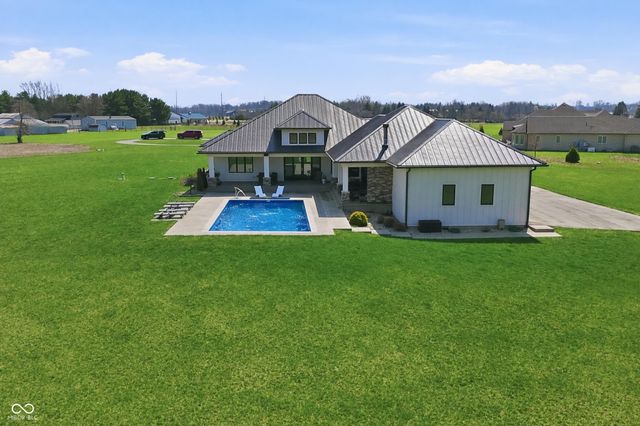 8460 Hunt Club Road, Zionsville, IN 46077