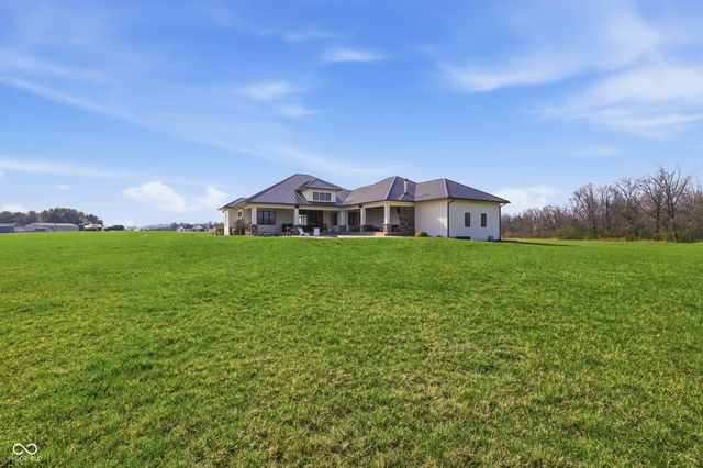 8460 Hunt Club Road, Zionsville, IN 46077