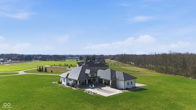 8460 Hunt Club Road, Zionsville, IN 46077