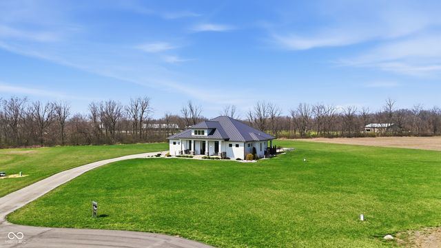 8460 Hunt Club Road, Zionsville, IN 46077