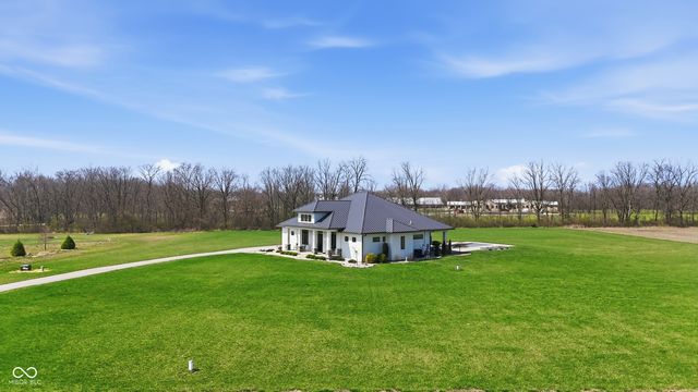 8460 Hunt Club Road, Zionsville, IN 46077