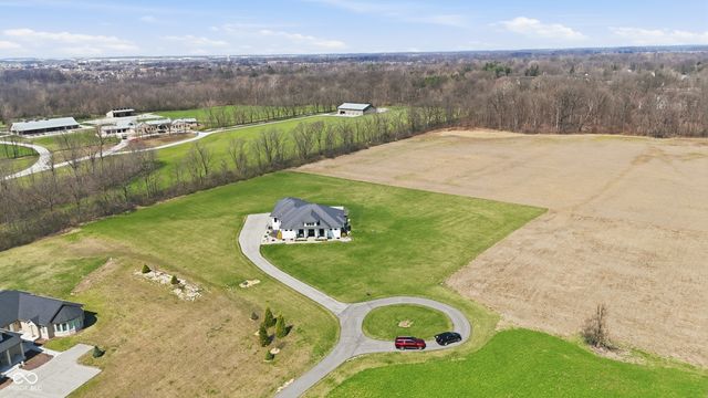 8460 Hunt Club Road, Zionsville, IN 46077