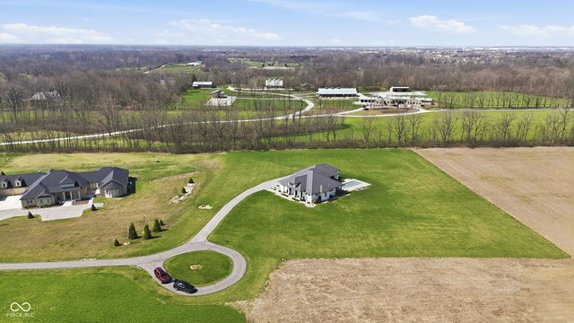 8460 Hunt Club Road, Zionsville, IN 46077