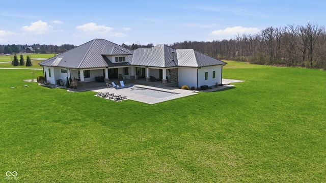 8460 Hunt Club Road, Zionsville, IN 46077