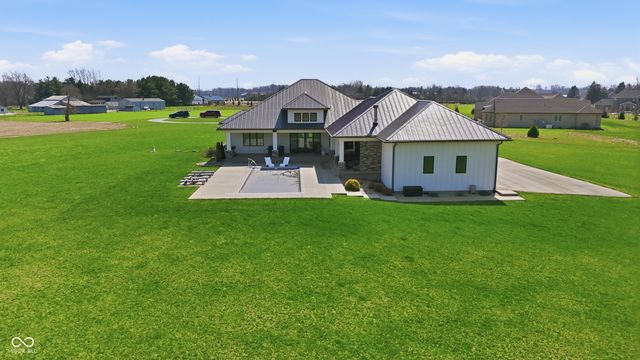 8460 Hunt Club Road, Zionsville, IN 46077