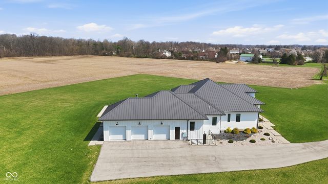 8460 Hunt Club Road, Zionsville, IN 46077