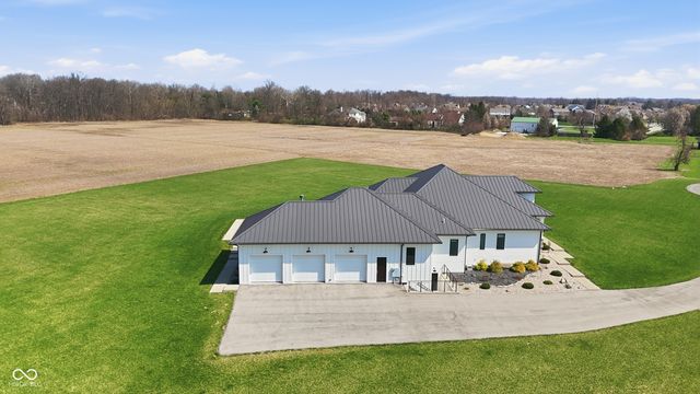8460 Hunt Club Road, Zionsville, IN 46077