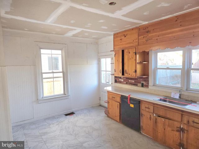 531 BROAD ST, Beverly, NJ 08010