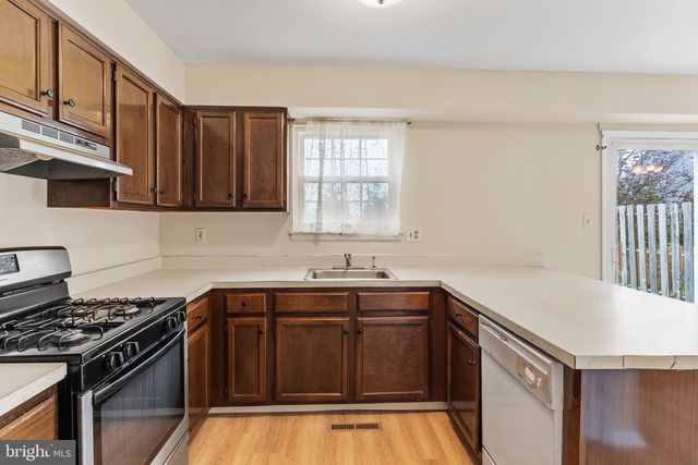 6153 SPRING KNOLL DR, Harrisburg, PA 17111