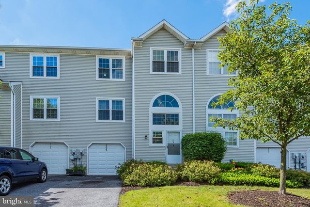 6153 SPRING KNOLL DR, Harrisburg, PA 17111