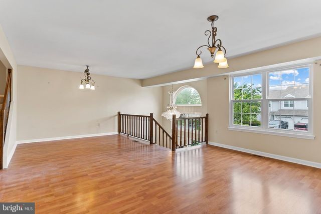 6153 SPRING KNOLL DR, Harrisburg, PA 17111