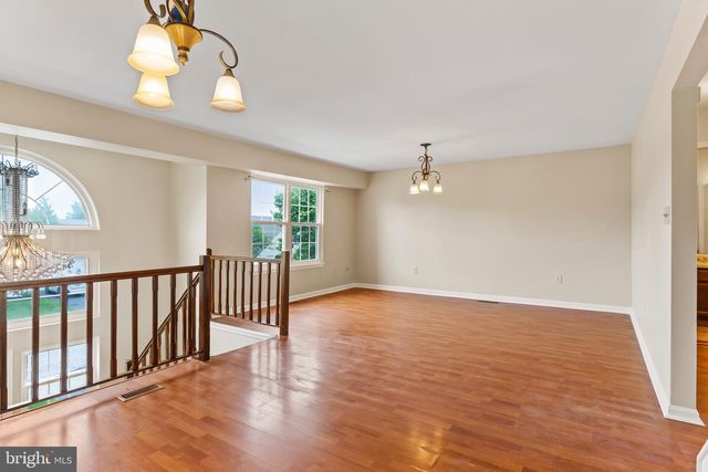 6153 SPRING KNOLL DR, Harrisburg, PA 17111
