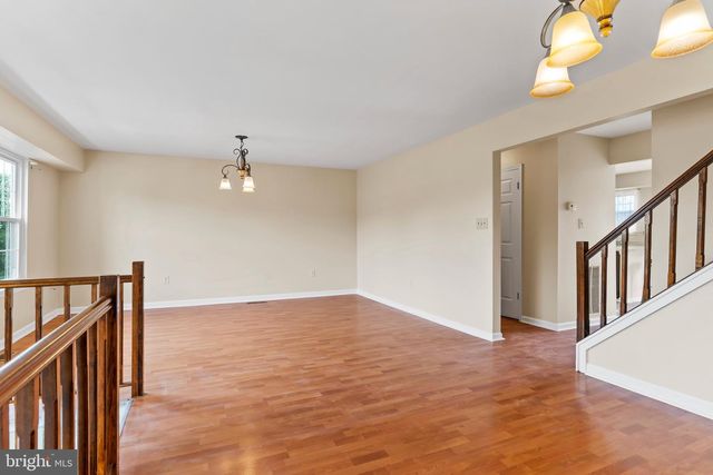 6153 SPRING KNOLL DR, Harrisburg, PA 17111