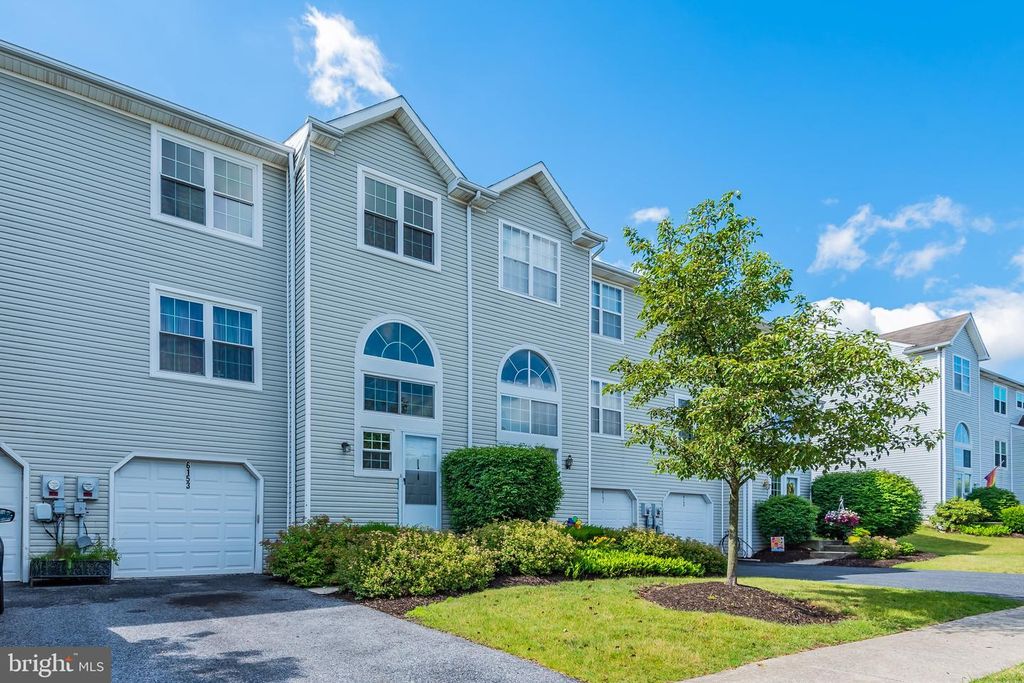 6153 SPRING KNOLL DR, Harrisburg, PA 17111