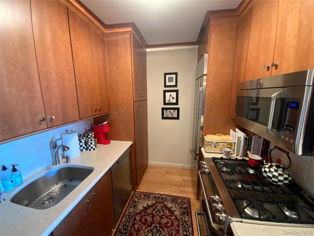 26910 Grand Central Parkway 19Y, Floral Park, NY 11005