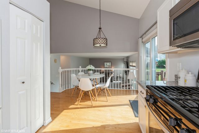 724 Wildflower Circle, Naperville, IL 60540