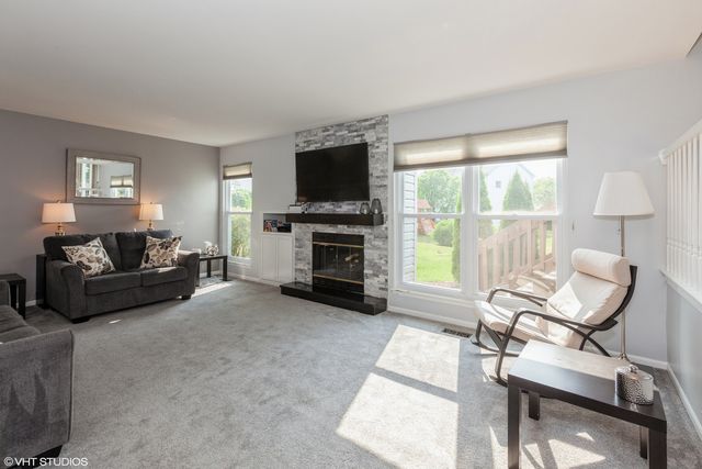 724 Wildflower Circle, Naperville, IL 60540