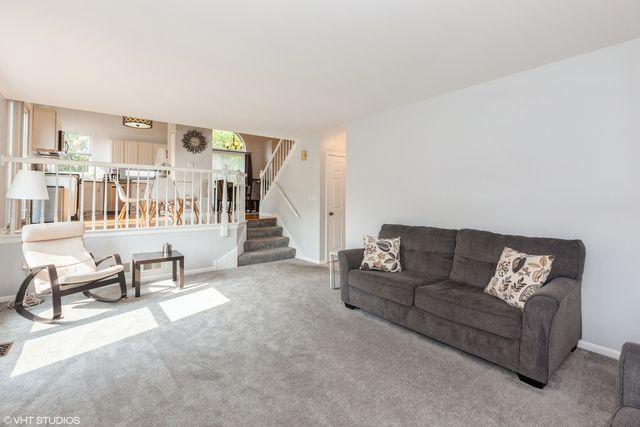 724 Wildflower Circle, Naperville, IL 60540