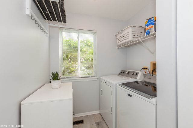 724 Wildflower Circle, Naperville, IL 60540