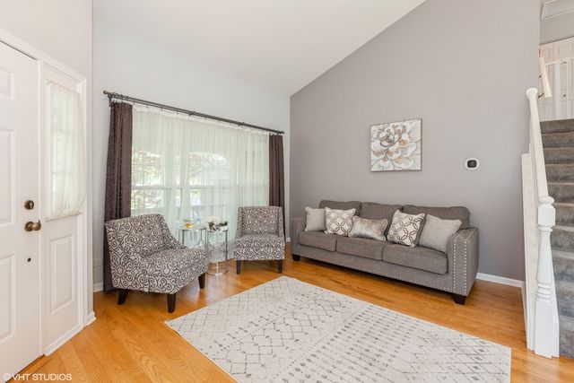 724 Wildflower Circle, Naperville, IL 60540