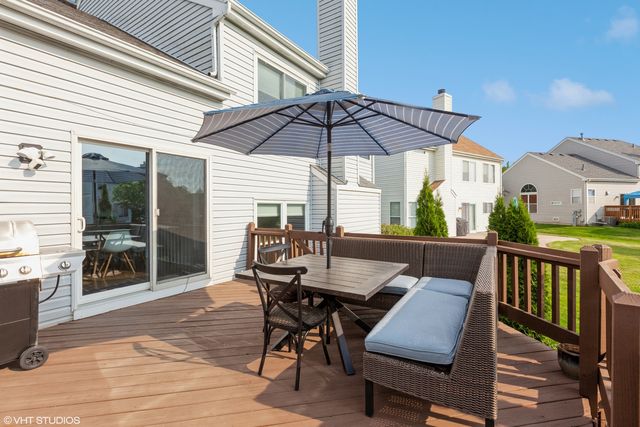 724 Wildflower Circle, Naperville, IL 60540