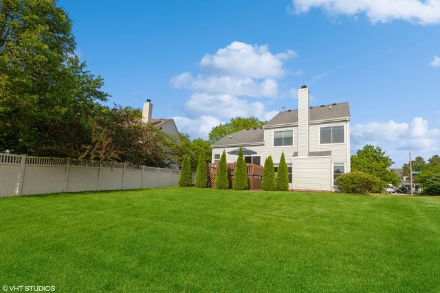 724 Wildflower Circle, Naperville, IL 60540