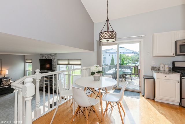 724 Wildflower Circle, Naperville, IL 60540