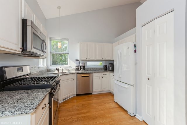 724 Wildflower Circle, Naperville, IL 60540