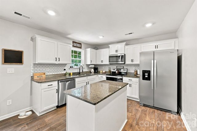 3103 Winesap Drive, Dallas, NC 28034