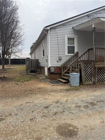 1720 Fisher Ferry Street, Thomasville, NC 27360