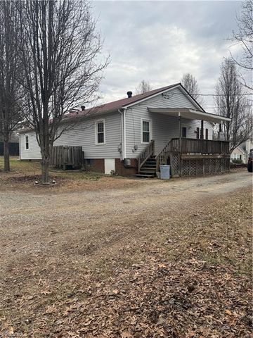 1720 Fisher Ferry Street, Thomasville, NC 27360