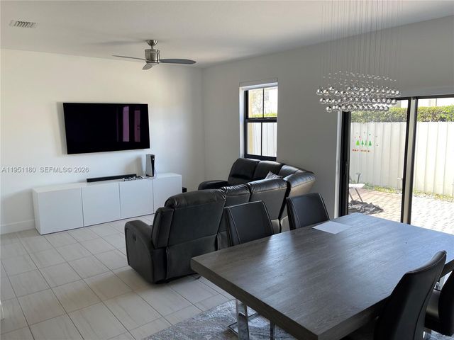 8860 NW 103rd Ave 8860, Doral, FL 33178