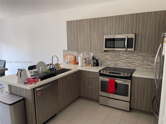 8860 NW 103rd Ave 8860, Doral, FL 33178