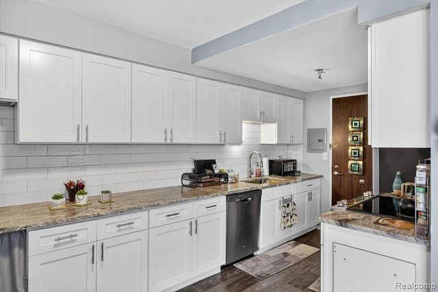 8200 E Jefferson Avenue 209, Detroit, MI 48214