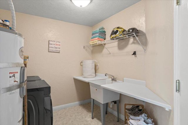 11195 Ringtail Rd, Penn Valley, CA 95946