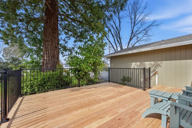 11195 Ringtail Rd, Penn Valley, CA 95946