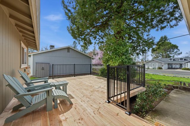 11195 Ringtail Rd, Penn Valley, CA 95946