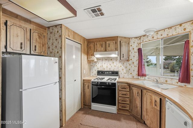 2245 W Camino Amigo, Oracle, AZ 85623