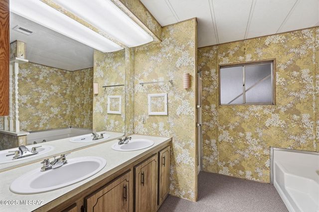 2245 W Camino Amigo, Oracle, AZ 85623