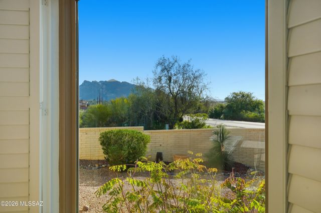 2290 W Catalpa Road, Tucson, AZ 85742