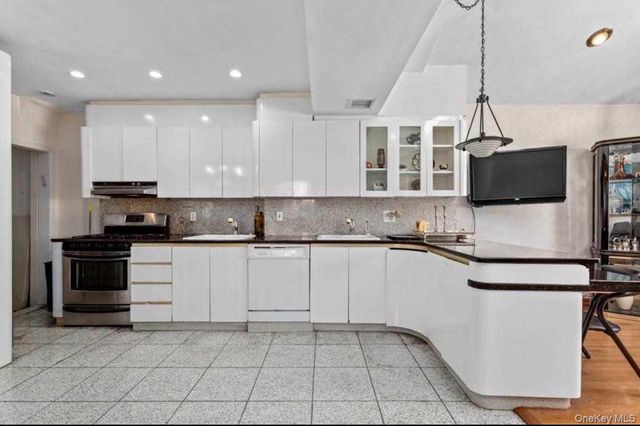 7314 174th Street, Fresh Meadows, NY 11366