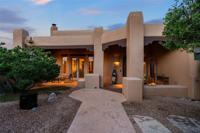 71 Sierra Rosa Loop, Santa Fe, NM 87506
