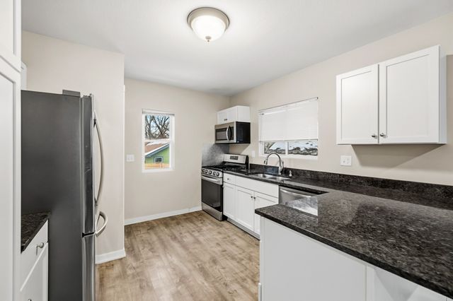 1728 Northwest Drive, Des Moines, IA 50310