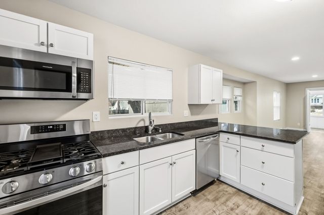 1728 Northwest Drive, Des Moines, IA 50310