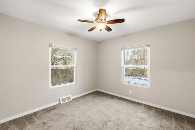 1728 Northwest Drive, Des Moines, IA 50310