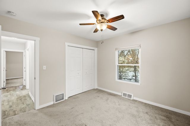 1728 Northwest Drive, Des Moines, IA 50310