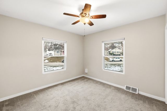 1728 Northwest Drive, Des Moines, IA 50310