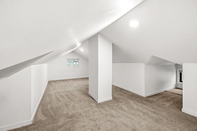 1728 Northwest Drive, Des Moines, IA 50310