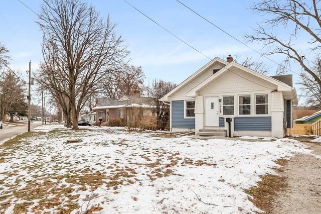 1728 Northwest Drive, Des Moines, IA 50310