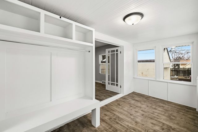 1728 Northwest Drive, Des Moines, IA 50310